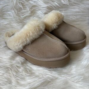 UGG Women's Disquette Slippers - size 8 Sand